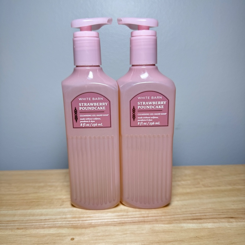 2x Bath & Body Works, White Barn Strawberry Poundcake Cleansing Gel Hand Soap